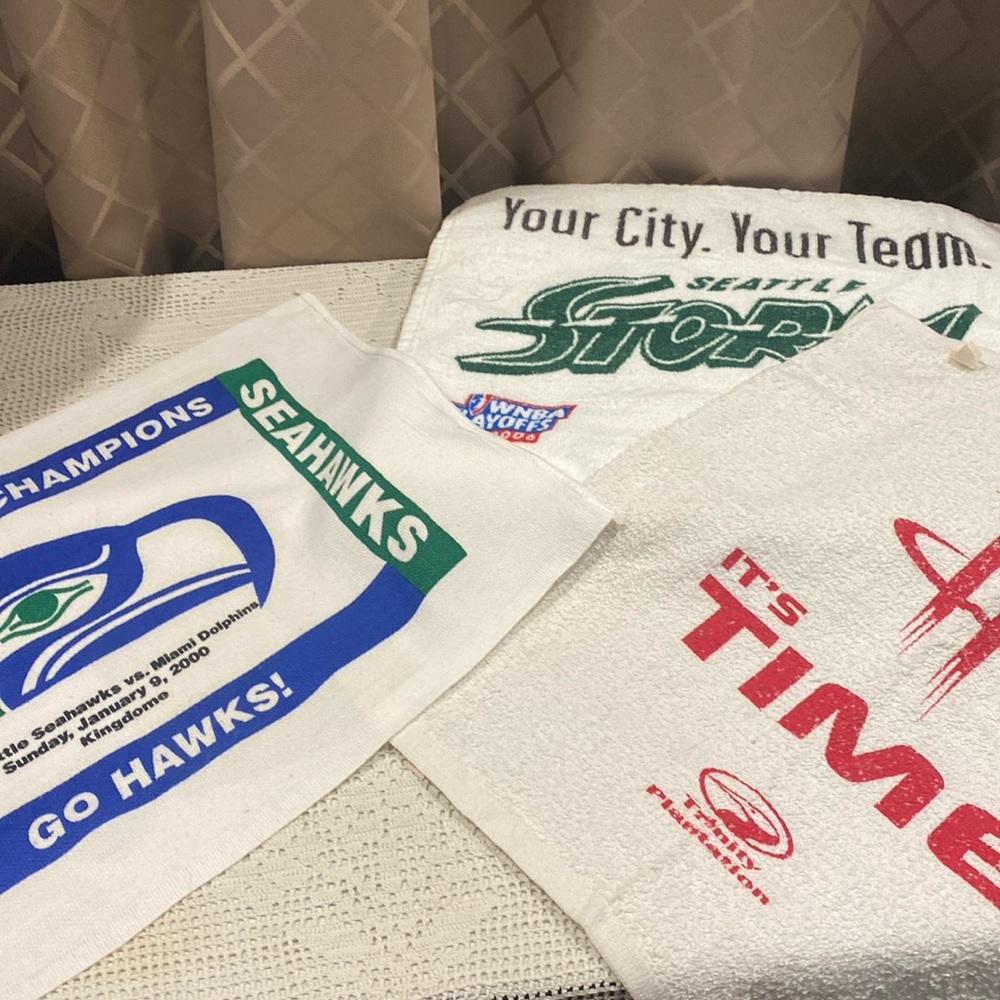 Sports Bar Towels, Lot (10 Seattle Storm, 1 Seattle Seahawks, 2 Houston Rockets)